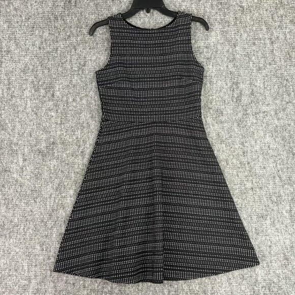 Banana Republic Dresses & Skirts - Banana Republic Dress Womens 6P Black Jacquard Fit Flare Sleeveless Form